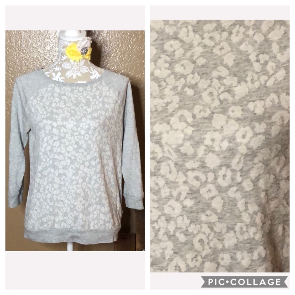 4/$25 Gap Medium Sweater Gray Leopard